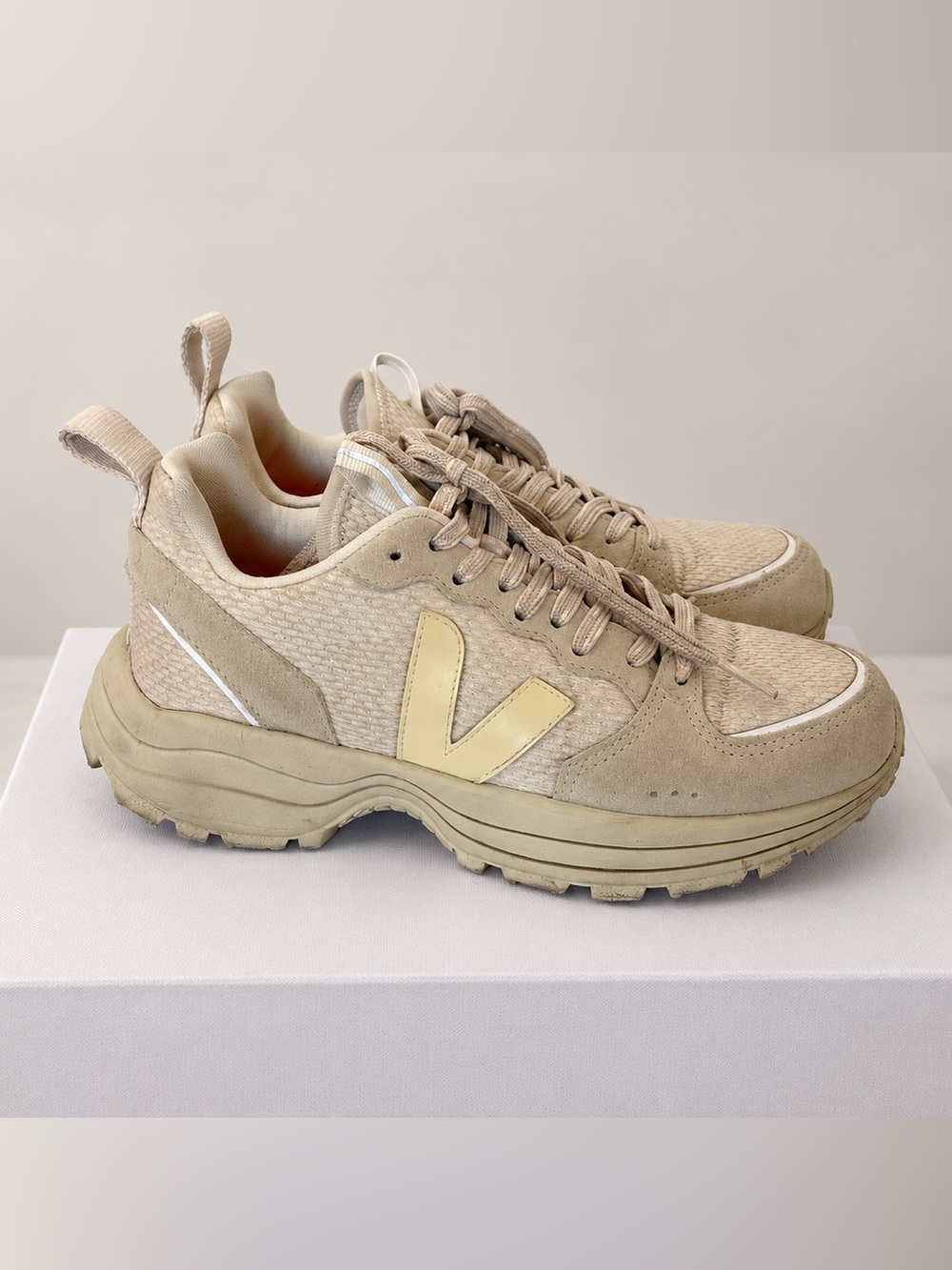 VEJA Venturi Alveomesh Natural White Butter Sneakers Size 37 / US 6